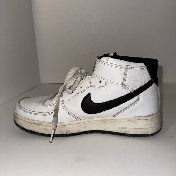 NIKE Air Force 1 Mid Athletic streetwear high top  sneakers w Velcro strap 8.5 - Picture 3 of 5